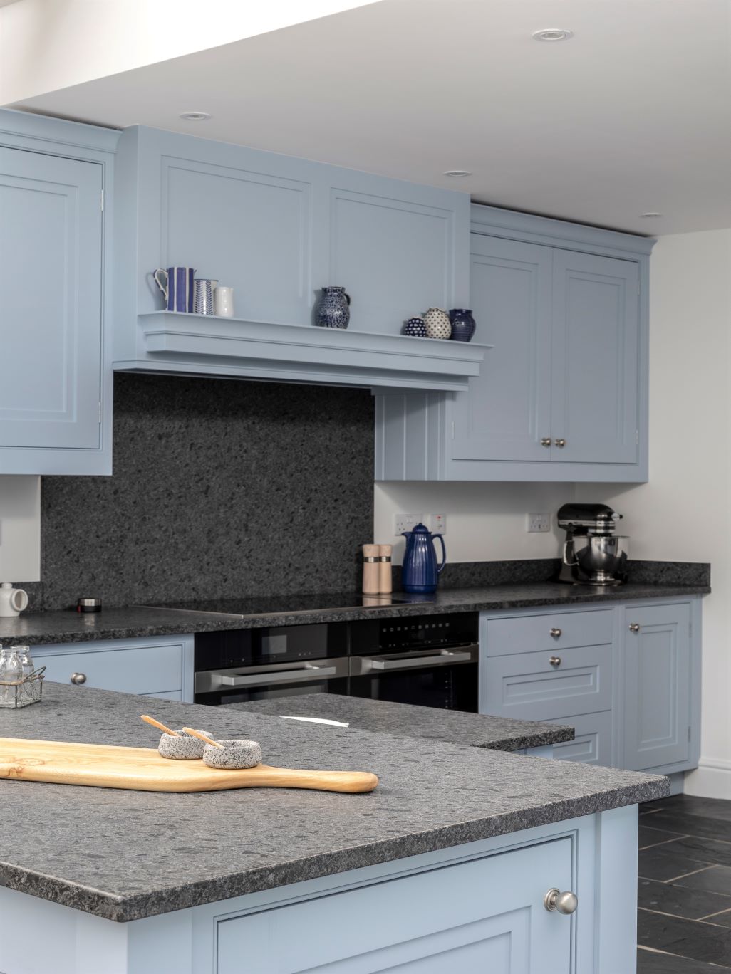 Pale kitchen with granite worktops